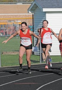 Colfax girls' 4x200m relay