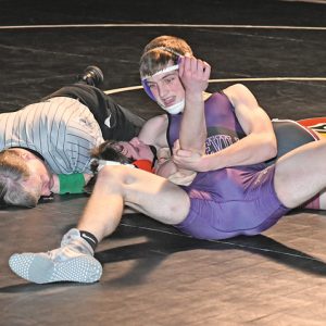IN CONTROL — Freshman Tyler Dormanen of Boyceville has Spring Valley/Elmwood's Brayden Wolf in a head lock during third-period action at 138 pounds. Moments after this photograph was taken, Dormanen scored a pin fall that gave Boyceville a 39-18 lead. The Bulldogs went on to win 48-30. —photo by Shawn DeWitt