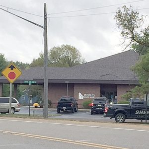 Local and county police responded to the robbery at Peoples State Bank Tuesday morning. —photo by Amber Hayden