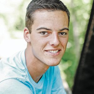Cade Klefstad Senior Picture