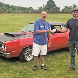 Keppen receiving Vintage Voyagers Scholarship