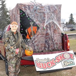2020 Halloween Old Hunter