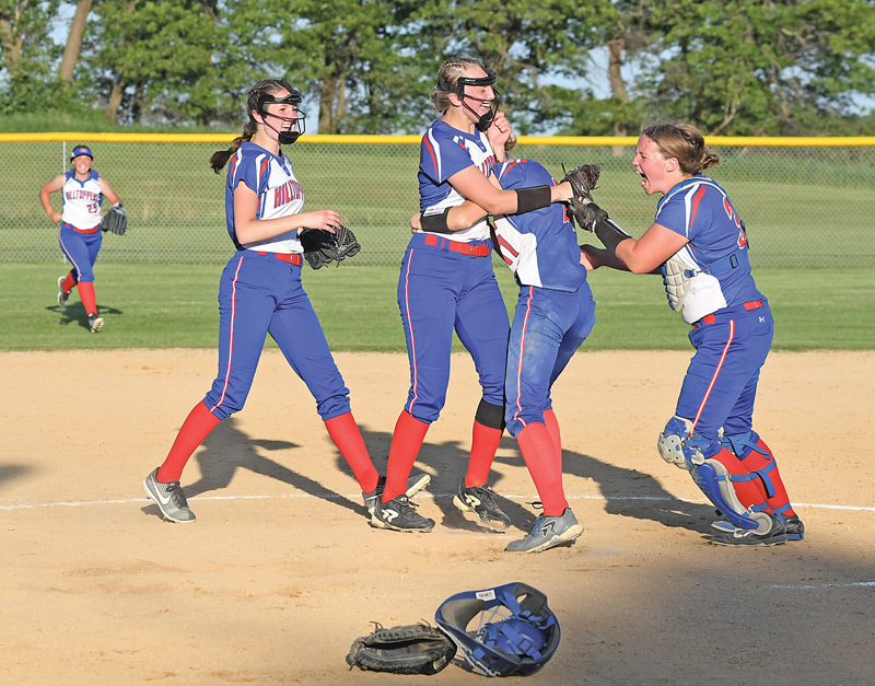 Elk Mound SB vs Glenwood City Maddie Oehlke and team