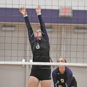 BOYCEVILLE’S Hailey Hanestad (#8) looked to make a block during volleyball action in the Bulldogs’ home quad last Thursday, August 26. —photo by Shawn DeWitt
