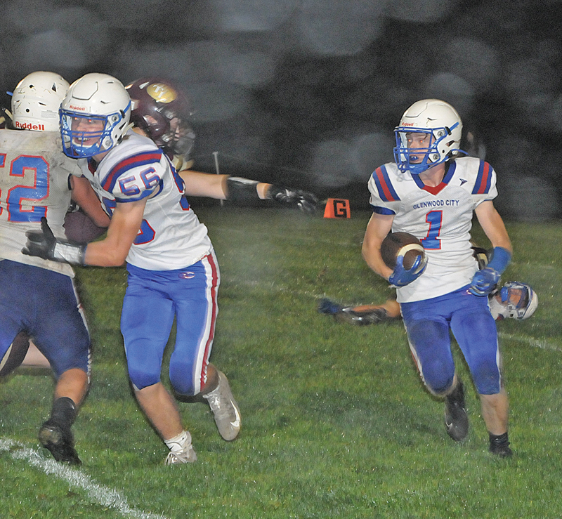 LONG RUN — With blocker Thomas Moede (#52) leading the way, Brady McCarthy (#1) ran for a 52-yard touchdown late in the second quarter as the Toppers went ahead of host Turtle Lake 24-6 in last Friday’s football game. Glenwood City held on to pick-up its second straight road victory with a 24-12 final. —photo by Joel DeWitt