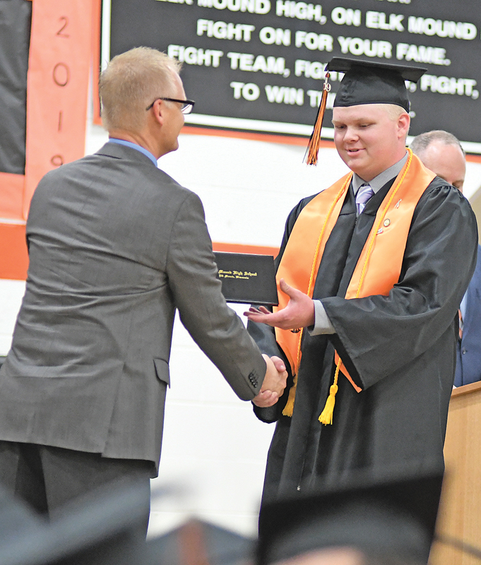 2019_Elk Mound Graduation_0087