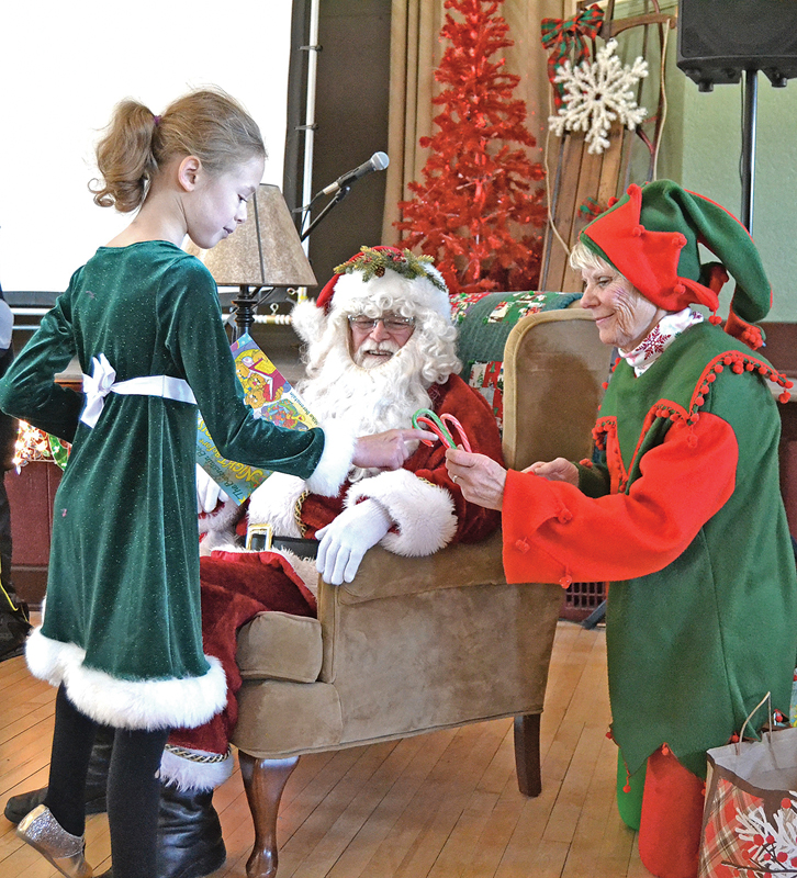 Colfax_Library_Christmas_Party_Santa_girl_2_Dec_2018