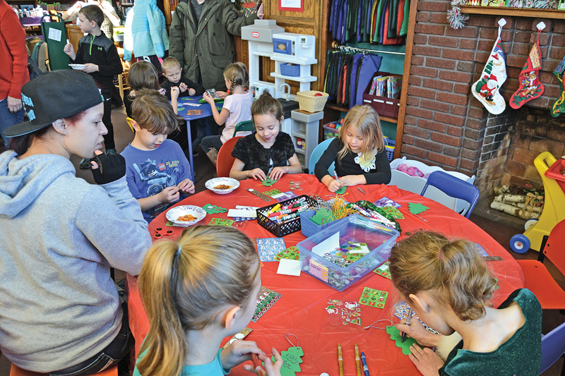 Colfax_Library_Christmas_Party_crafts_Dec_2018