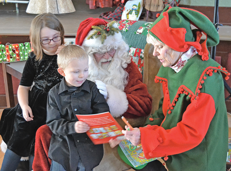 Colfax_Library_Christmas_Party_girl_boy_Dec_2018